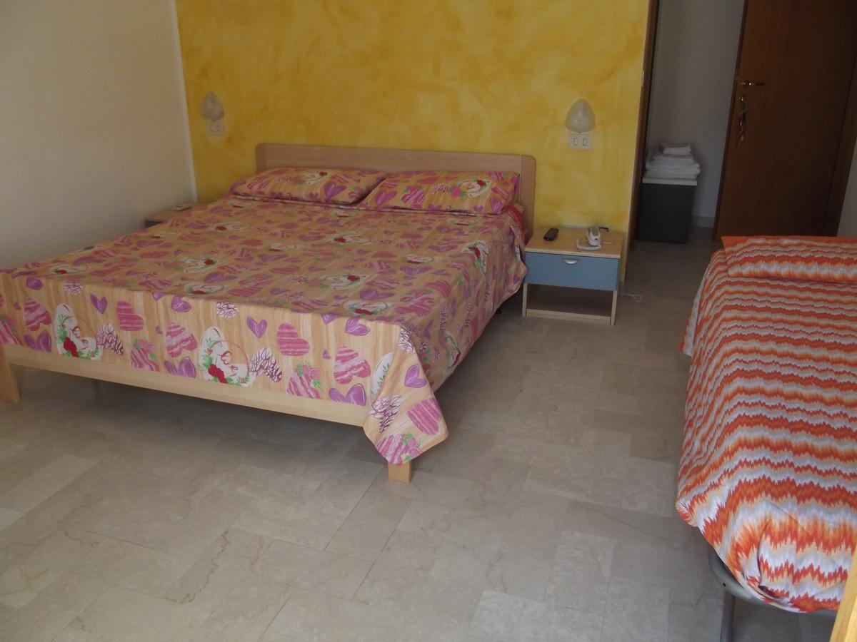 Hotel Sabbia D'Oro Pineto Luaran gambar